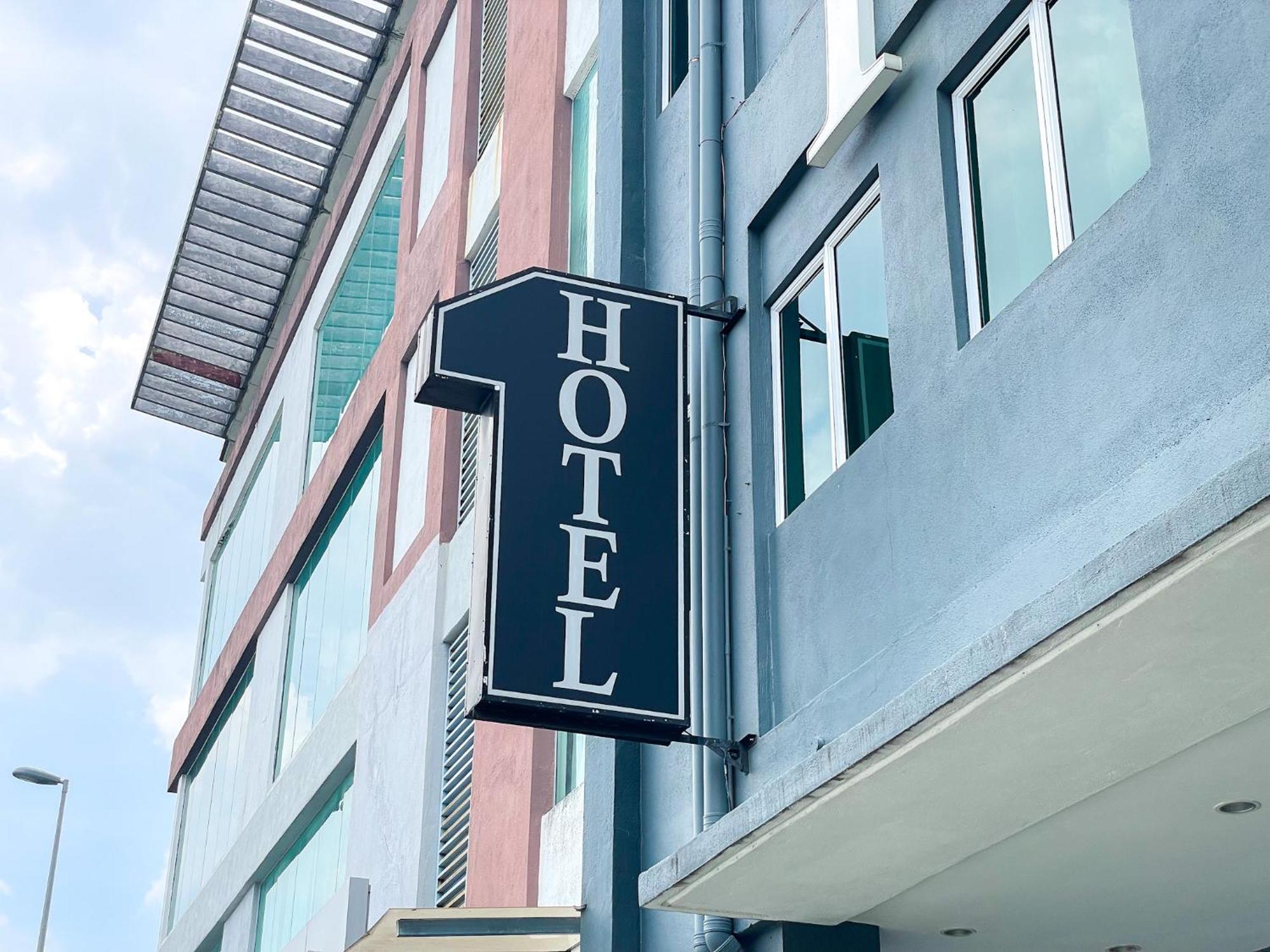 1 Hotel Mahkota Черас Экстерьер фото