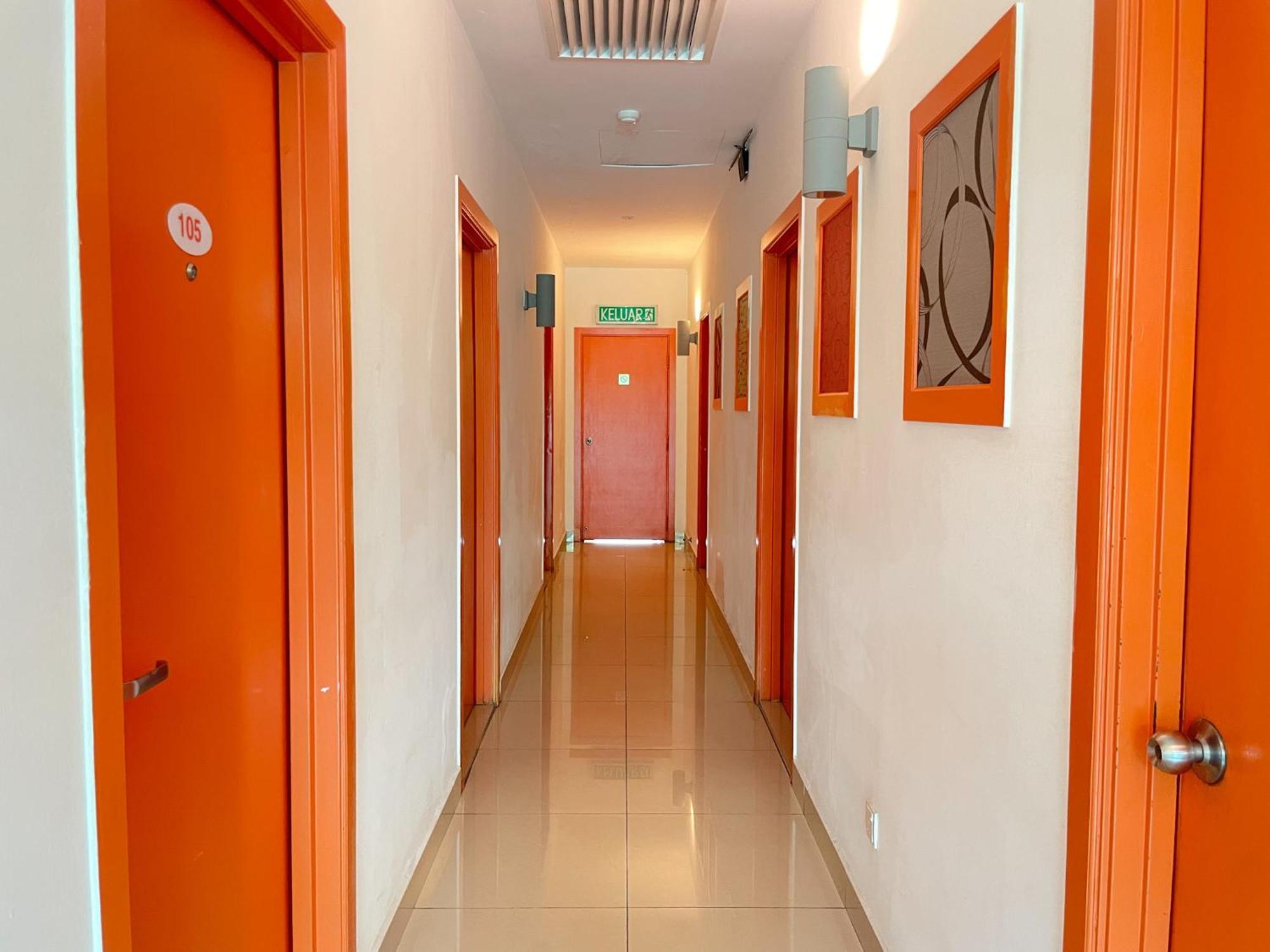 1 Hotel Mahkota Черас Экстерьер фото