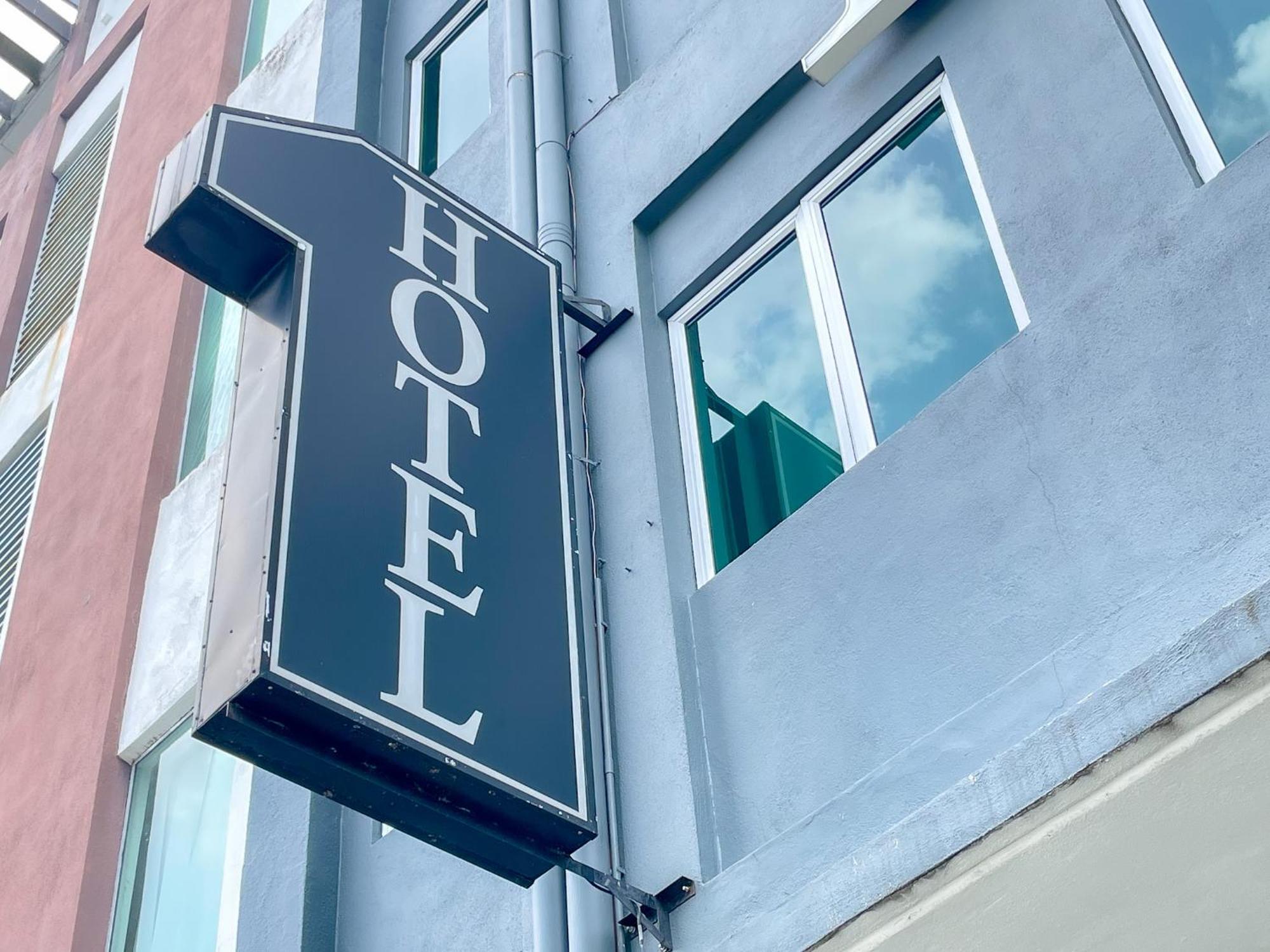 1 Hotel Mahkota Черас Экстерьер фото
