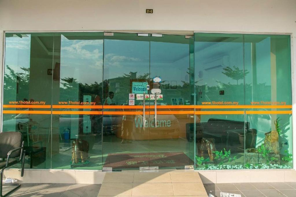 1 Hotel Mahkota Черас Экстерьер фото