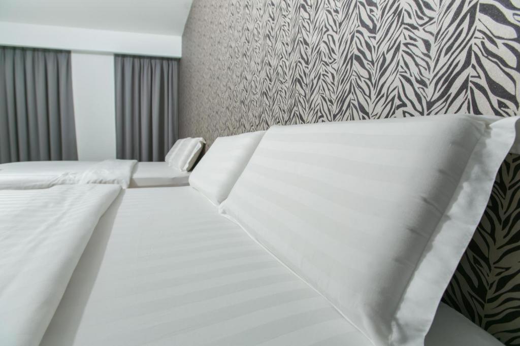 1 Hotel Mahkota Черас Экстерьер фото