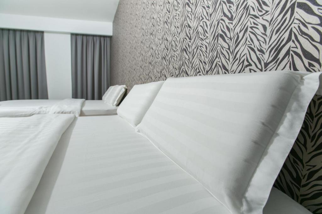 1 Hotel Mahkota Черас Экстерьер фото